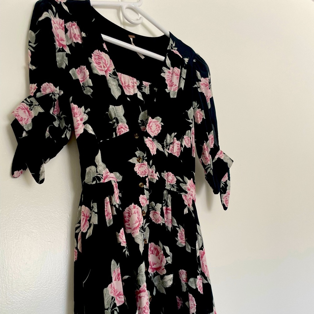 COPY - Beautiful free people low cut floral dress (not sold!)